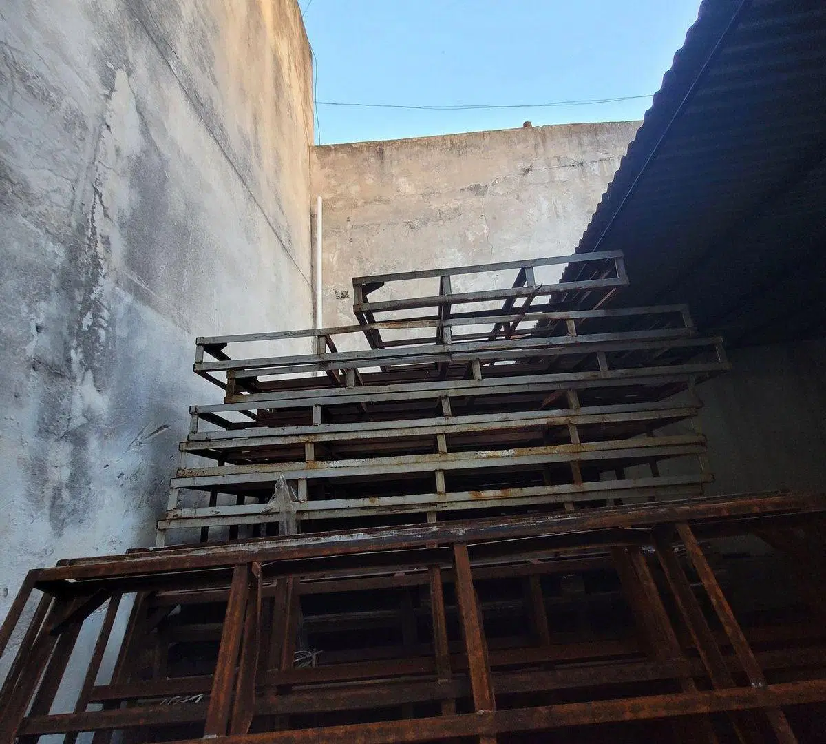 Garage c/8 cocheras cubier.Comercial.San Cristobal 3