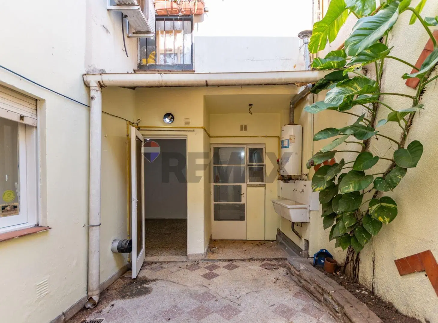 VENTA DEPTO 2 AMB + PATIO EN FLORES 3
