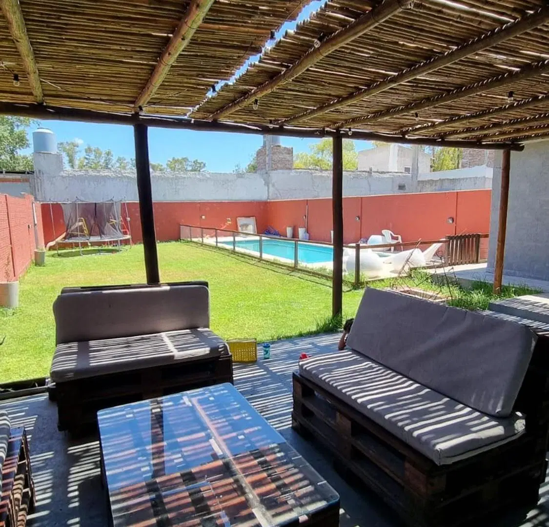 VENTA CASA PILETA QUINCHO 4 AMB. - C.SPEGAZZINI 5