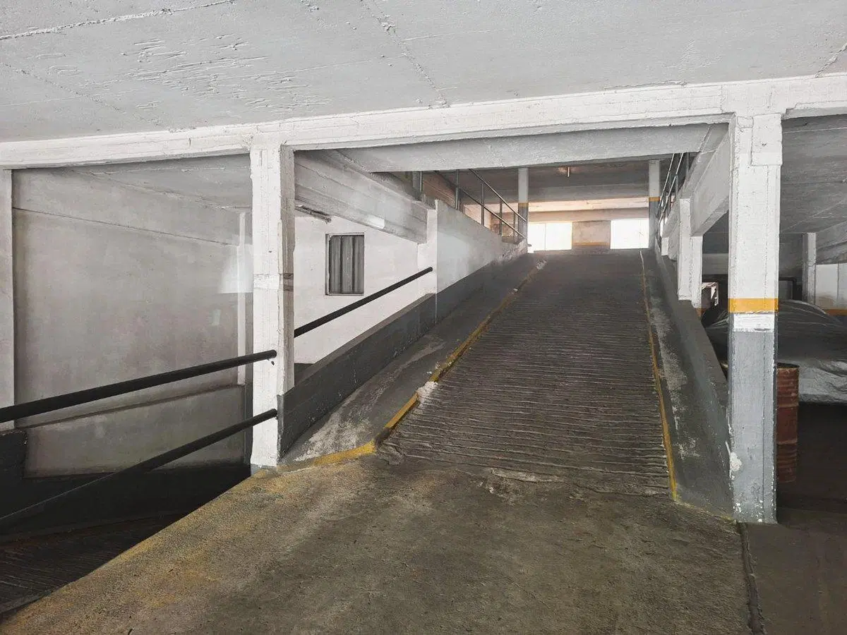 VENTA COCHERA en Av. Carabobo 500¡Ideal Camioneta! 6