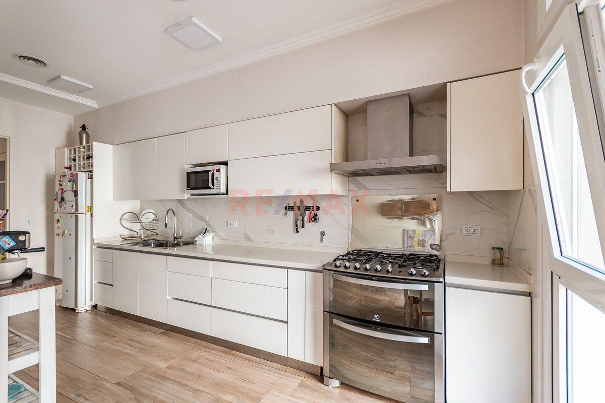 Foto de VENTA CASA 4 AMBIENTES C/ PATIO Y COCHERA-PATERNAL, imagen 2