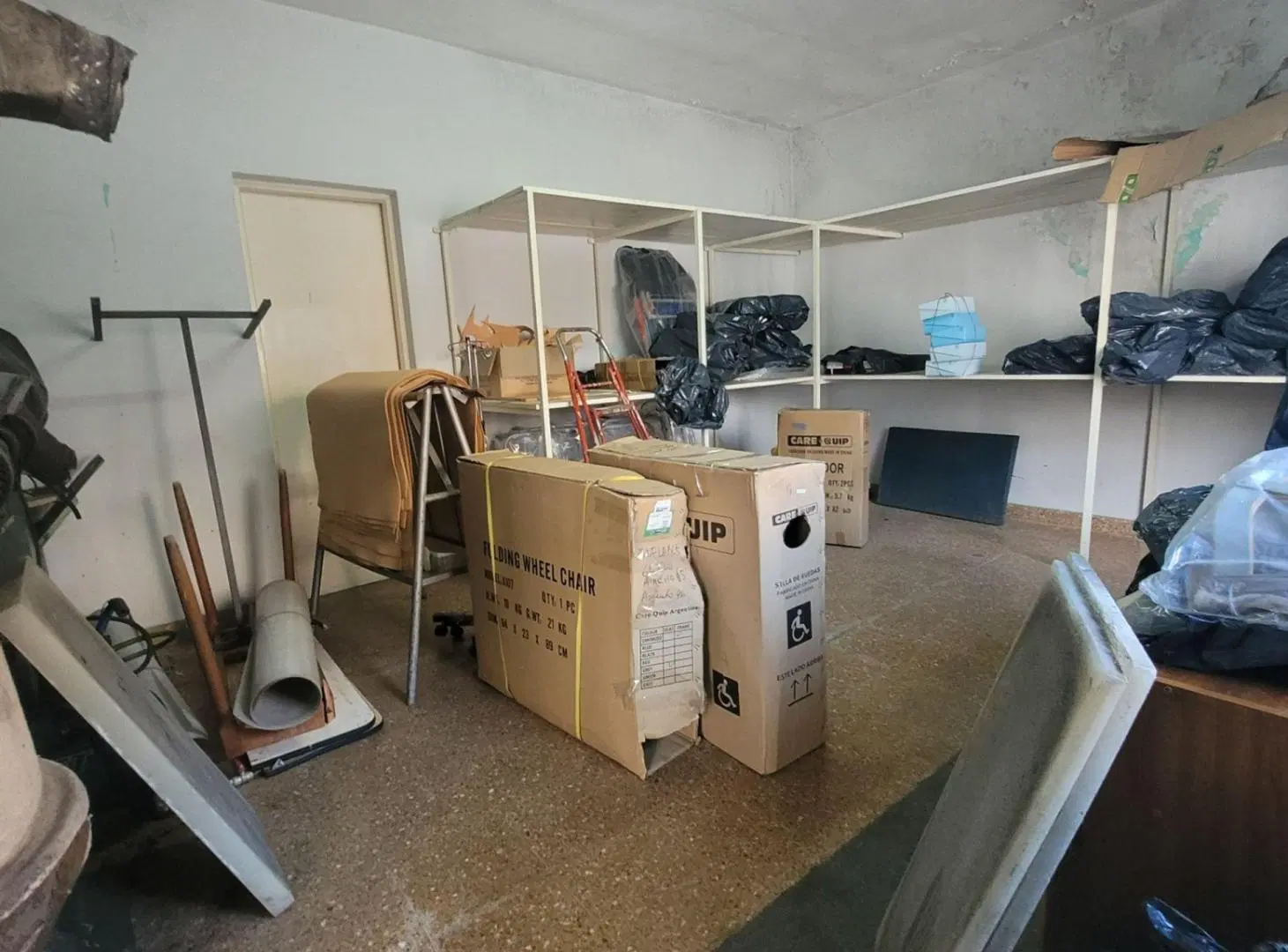 Casa a reciclar con taller en pta alta. Villa Luro 4