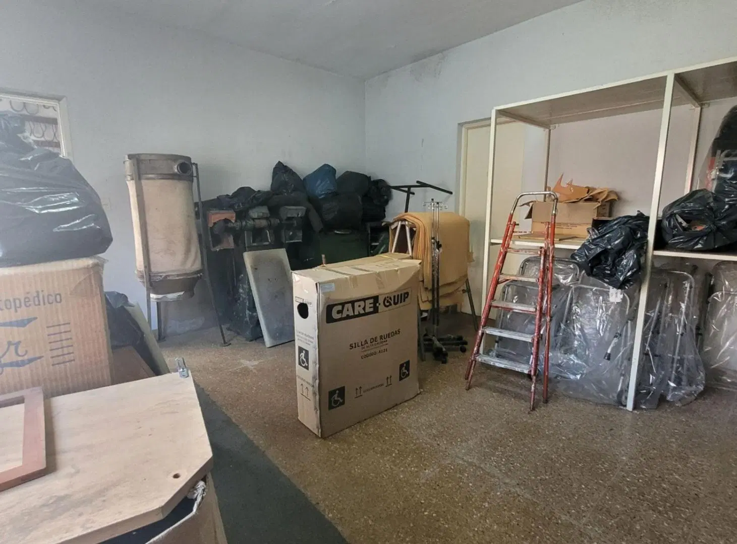 Casa a reciclar con taller en pta alta. Villa Luro 2