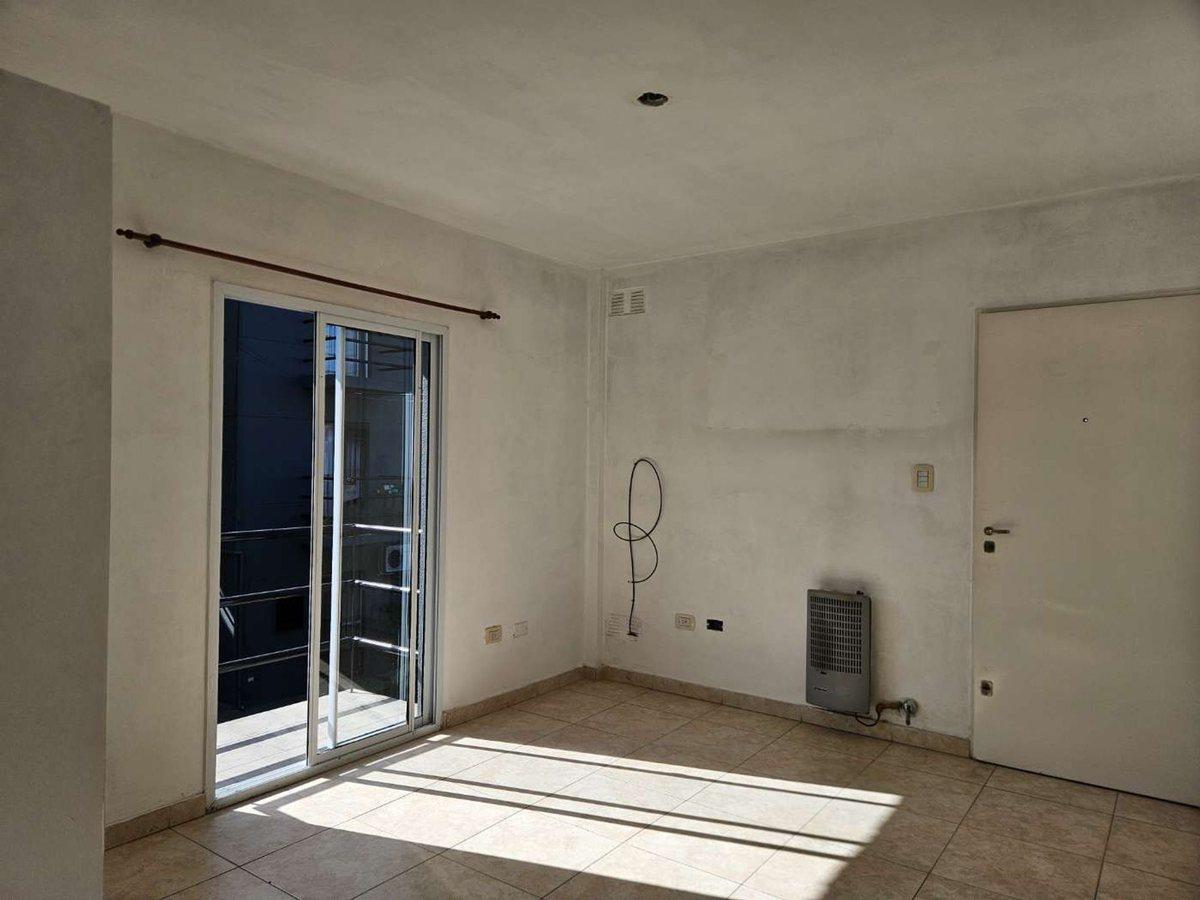 Foto de VENTA MONOAMBIENTE LUMINOSO C/ BALCÓN EN MORON, imagen 1
