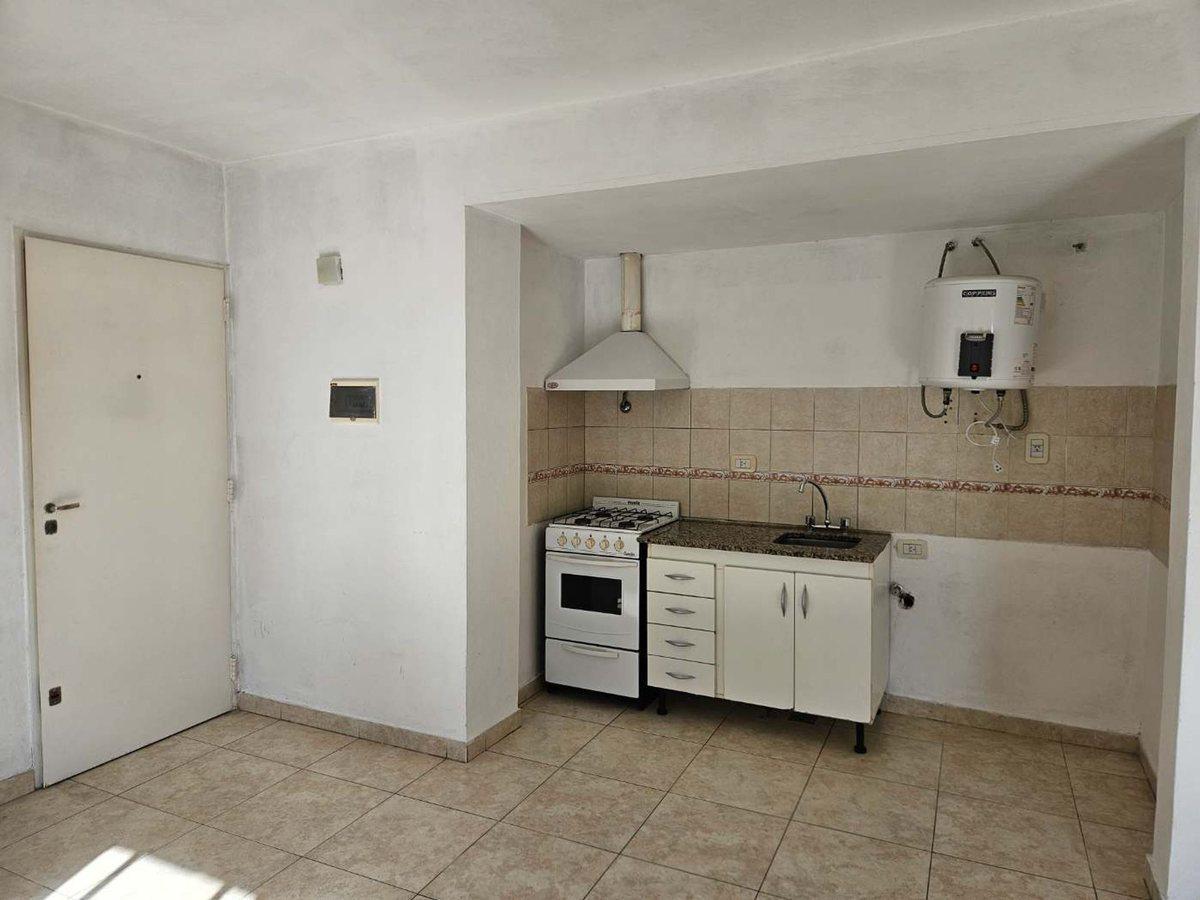 Foto de VENTA MONOAMBIENTE LUMINOSO C/ BALCÓN EN MORON, imagen 2
