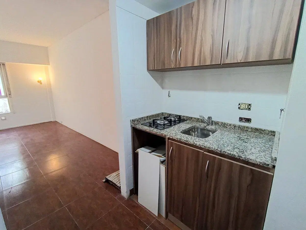 Venta oficina luminosa, en Retiro, apto vivienda 8