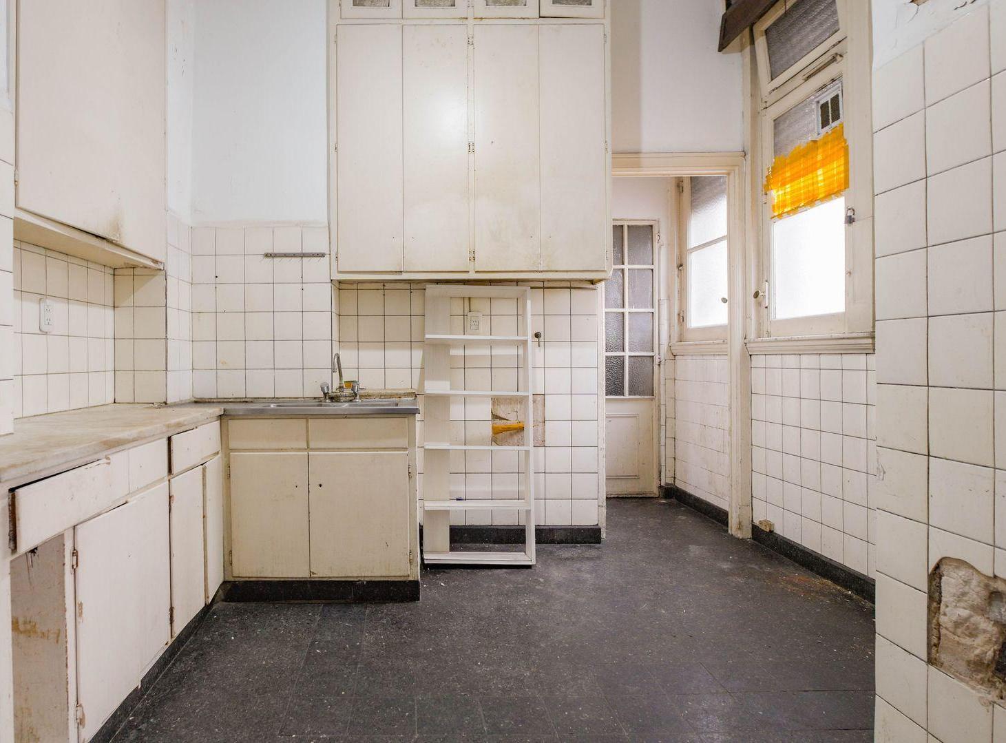 Foto de Oportunidad oficina 5 amb. 3 baños a refaccionar, imagen 2