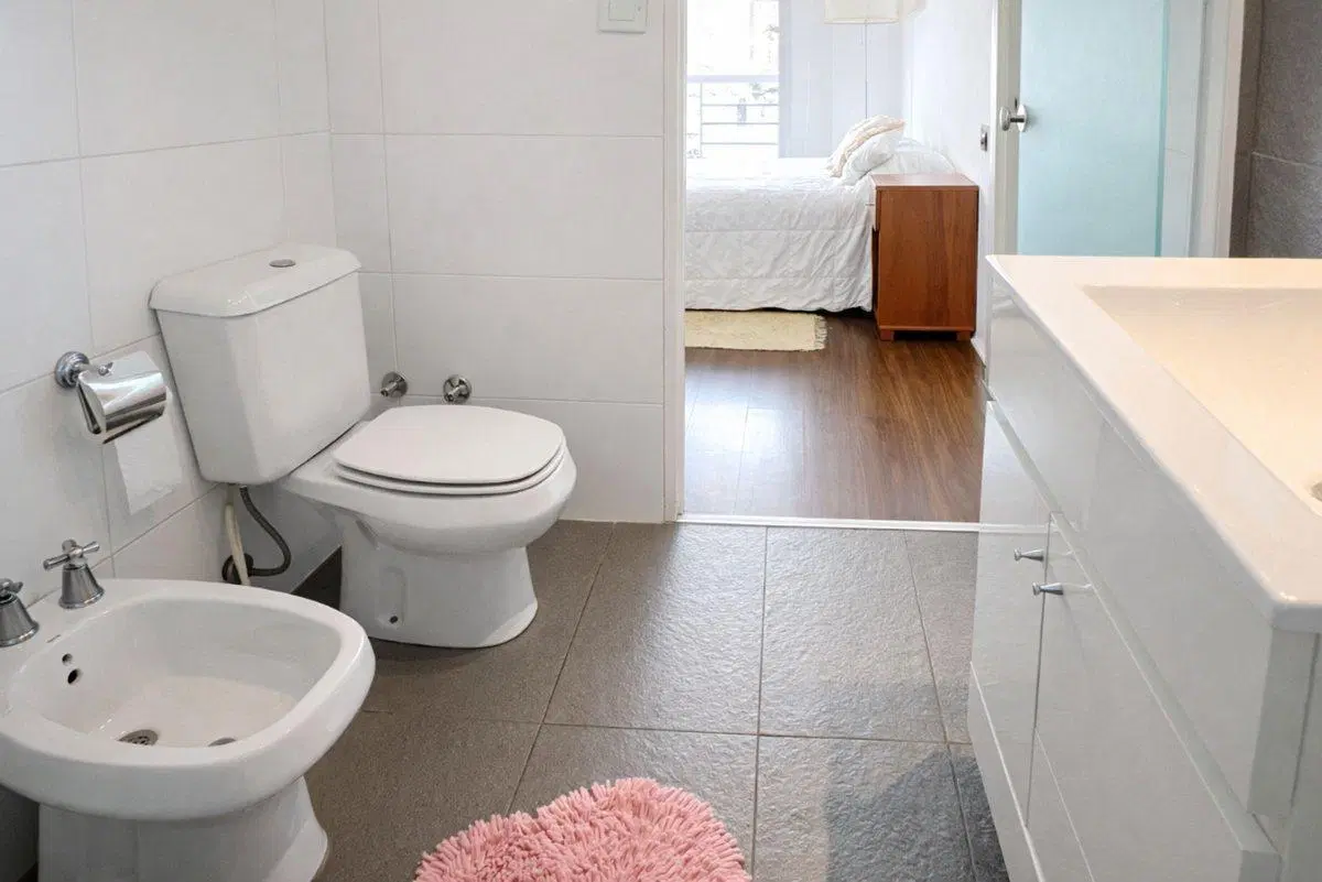 MONOAMBIENTE con BALCON/APTO PROF/ RETIRO 5