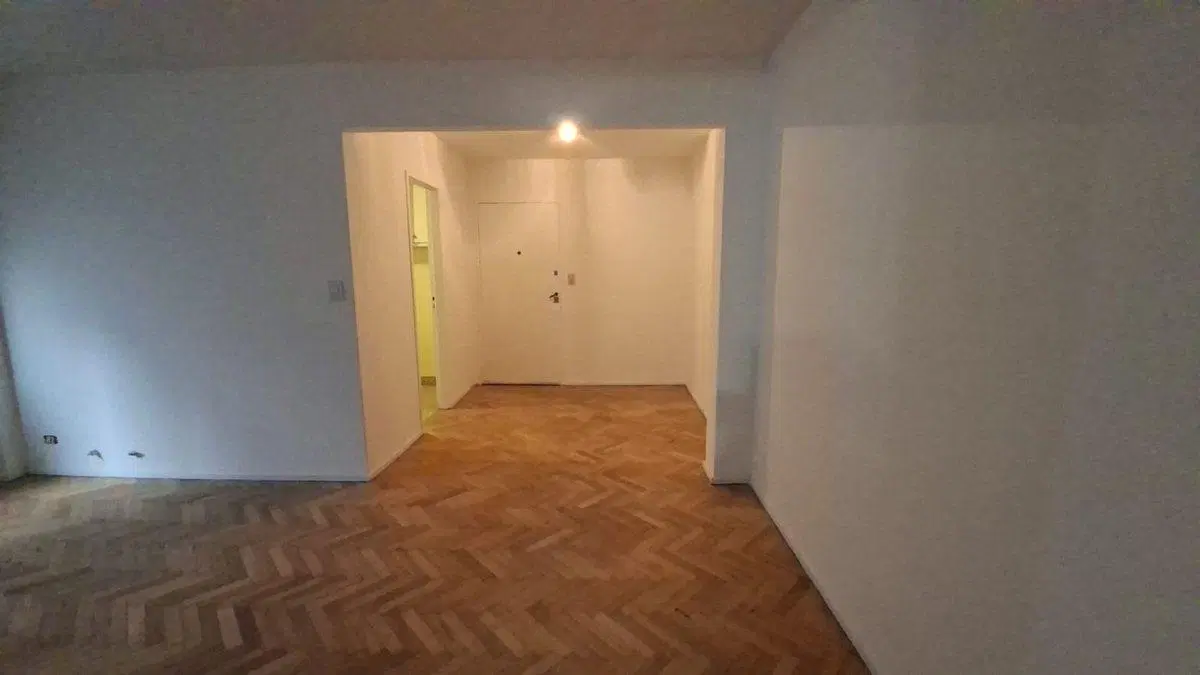 VENTA ALMAGRO 2 AMB. CON COCHERA A MTS DE AV RIV. 3