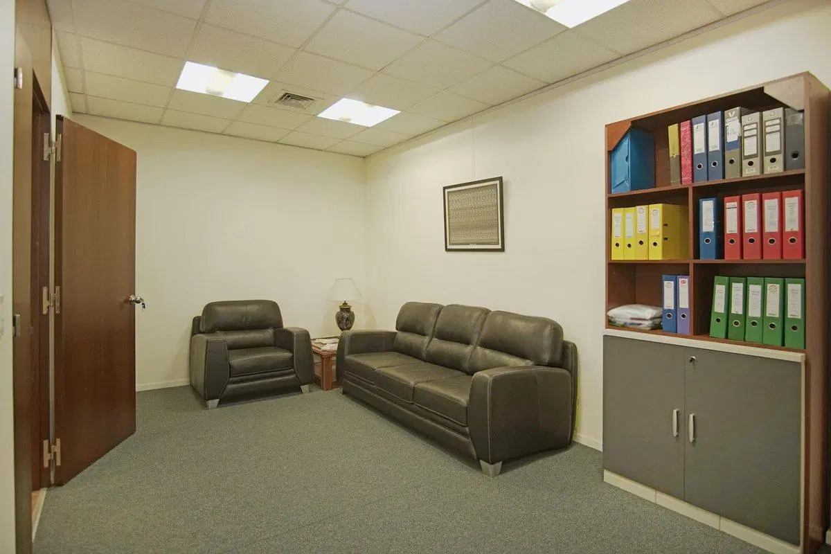 ALQUILER IMPECABLE OFICINA AMOBLADO C/PATIO 526m2 2