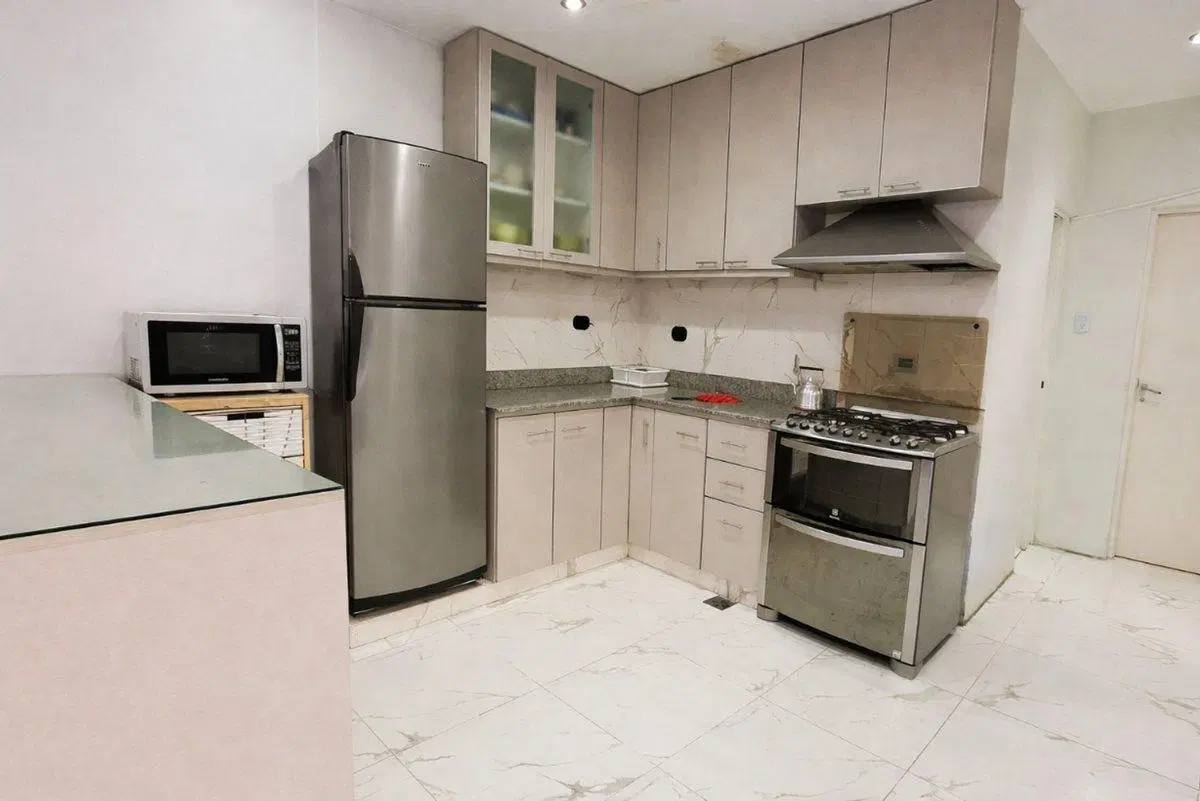 Casa Lote Propio: 4 Suites, 2 Cocheras y Seguridad 1