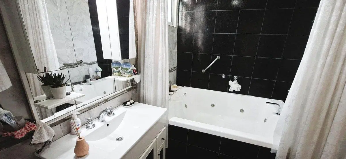 Casa Lote Propio: 4 Suites, 2 Cocheras y Seguridad 5