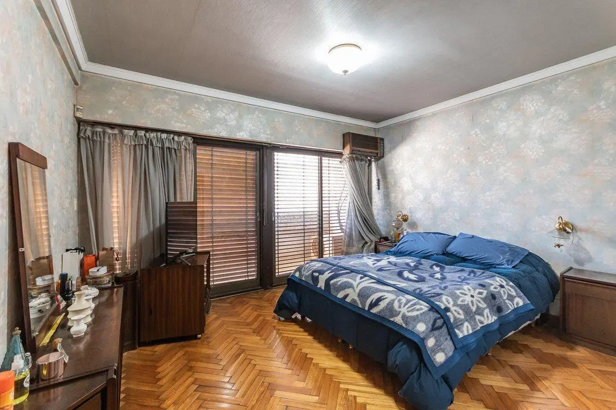 Casa 500 m² con jardín, pileta y cochera doble 5