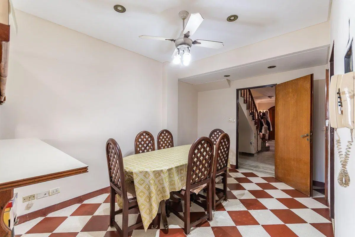 Casa 500 m² con jardín, pileta y cochera doble 3