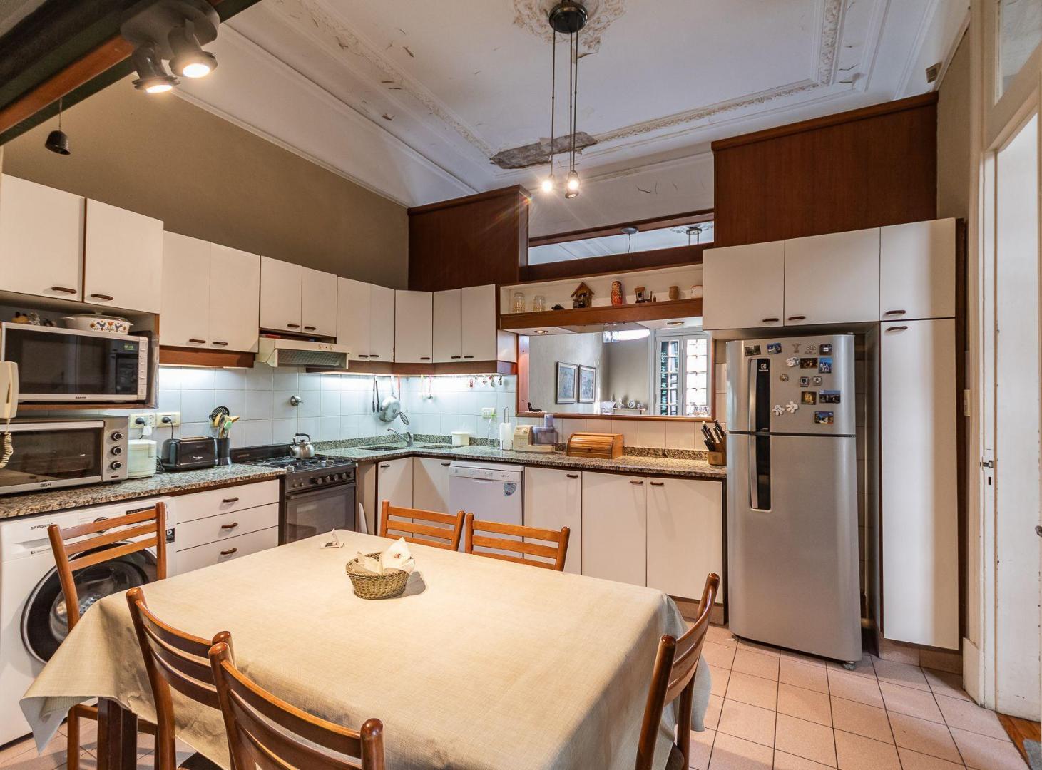 Foto de VENTA CASA + 2 LOCALES A PASOS DE AV CABILDO, imagen 1