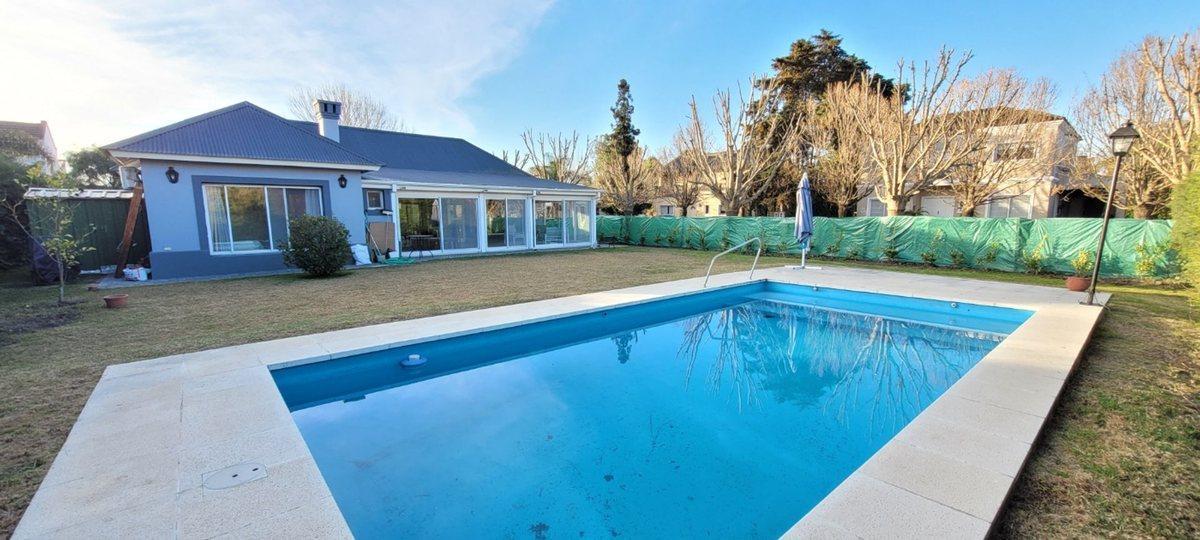 Foto de Hermosa casa en venta Barrio del Buen Retiro Pilar, imagen 1