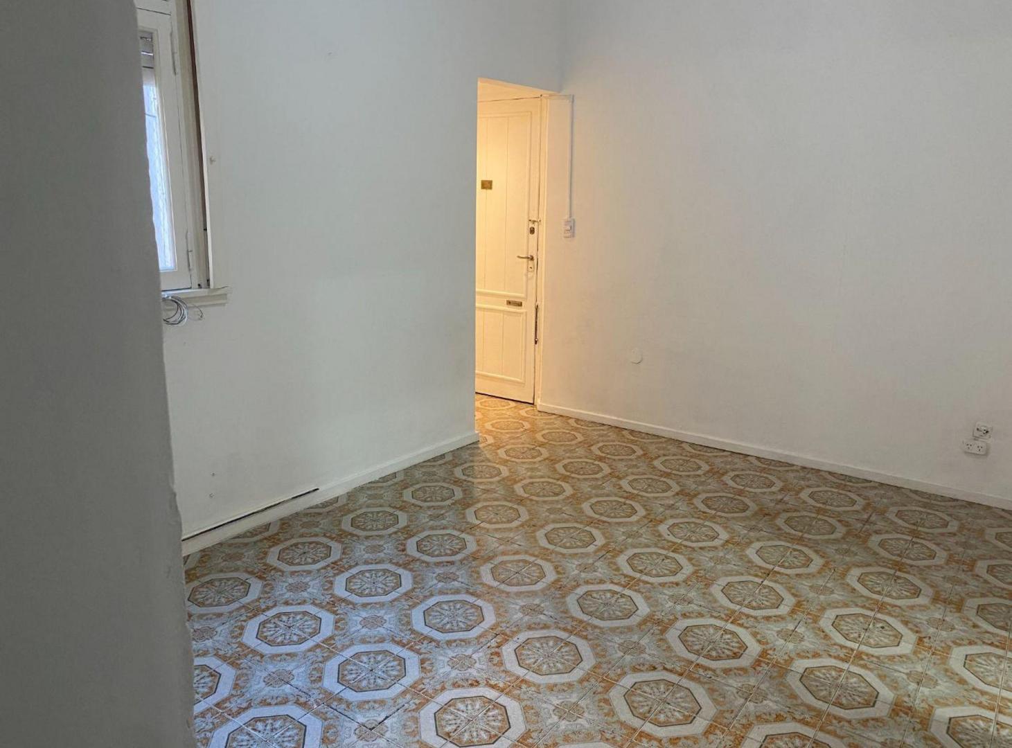 Foto de VENTA DEPARTAMENTO 2 AMB. FLORES APTO CREDITO, imagen 2