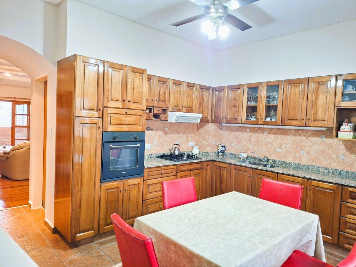 Foto de CASA TRIPLEX 5 AMBIENTES BARRIO NAÓN- MATADEROS, imagen 3