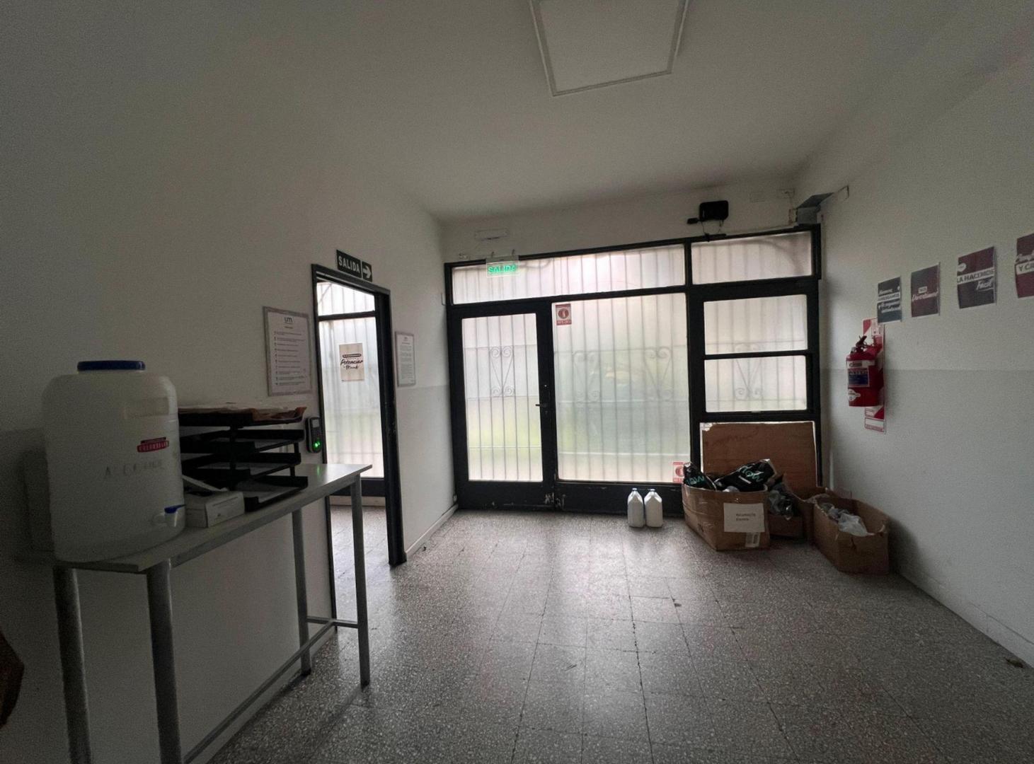 Foto de ALQUILER LOCAL COMERCIAL EN FLORES, imagen 1