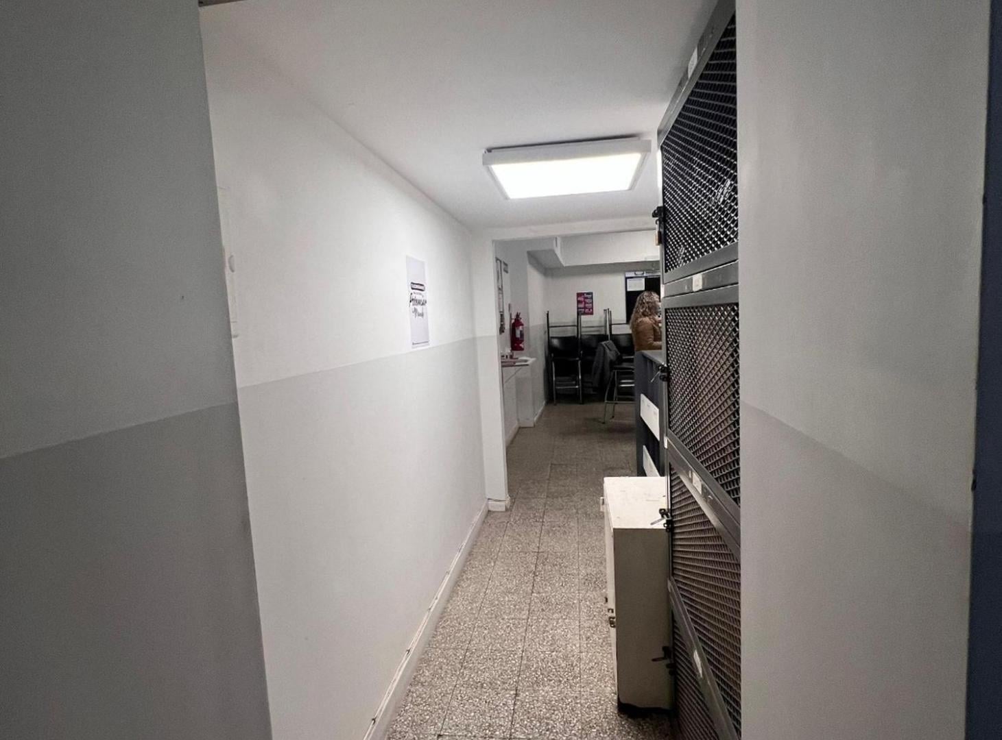 Foto de ALQUILER LOCAL COMERCIAL EN FLORES, imagen 3