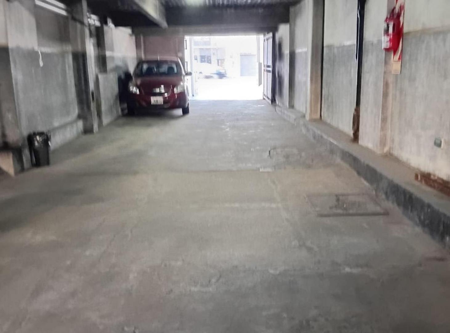 Foto de Venta Cochera fija cubierta planta baja J B Justo., imagen 2
