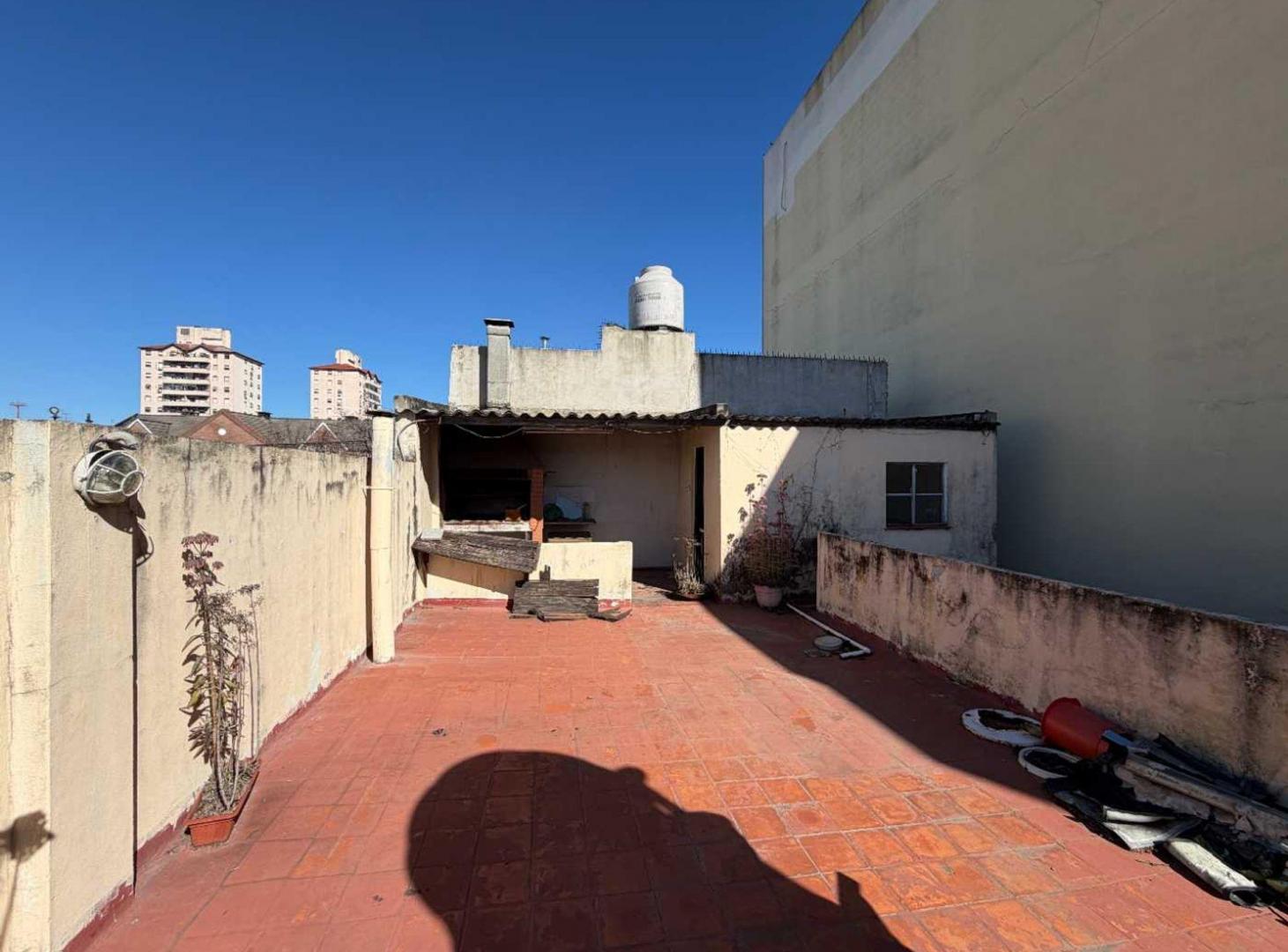 Foto de PH A RECICLAR S/EXPENSAS 4 AMB Y TERRAZA, imagen 2