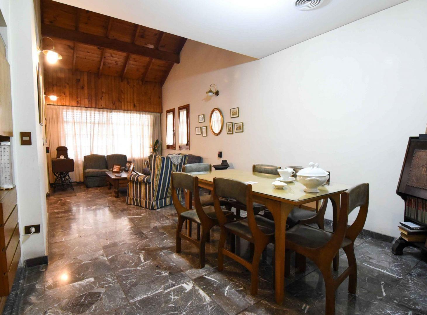 Foto de Casa 5 amb. Gran Parque, 2 cocheras . Ramos Mejia, imagen 1