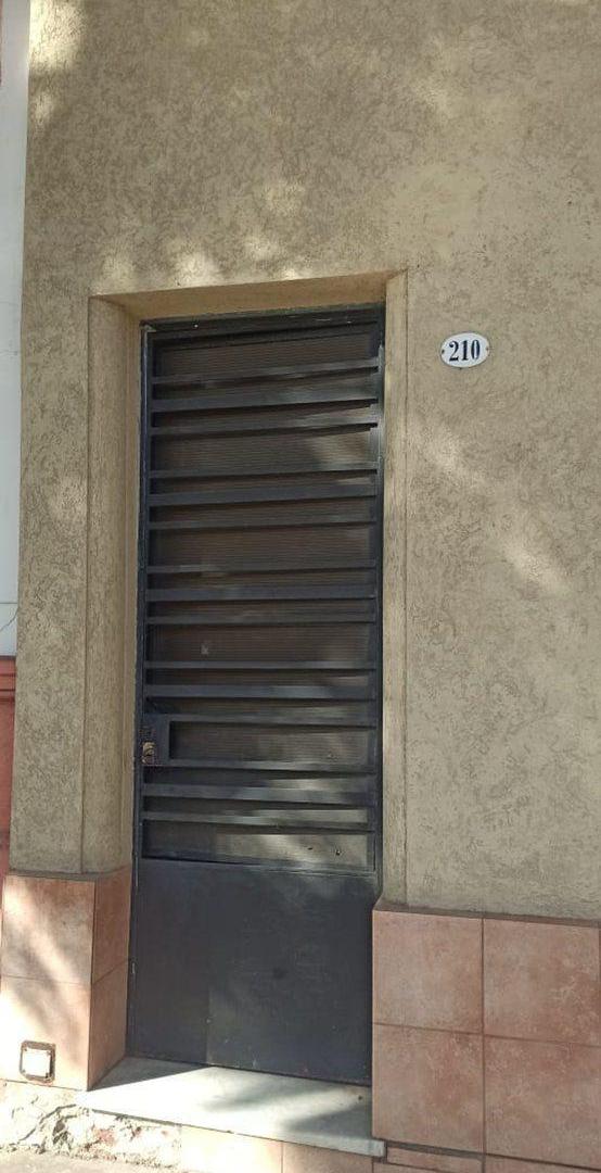 Foto de VENTA CASA EN PROPIO P. CHACABUCO SOBRE AV. VERNET, imagen 2
