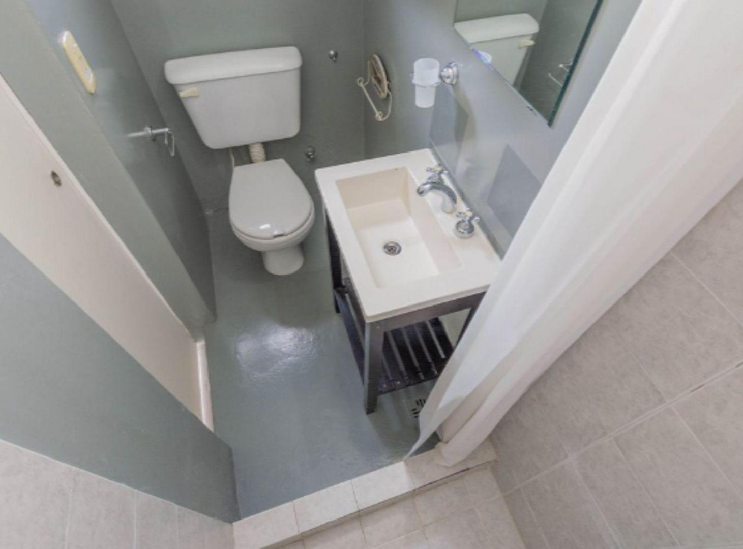 Foto de VENTA 2 AMB 1/2. C/BALCÓN TIPO DÚPLEX. FLORES, imagen 5