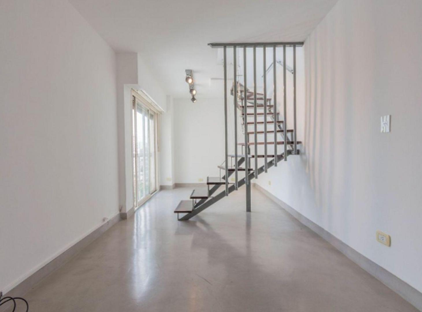 Foto de VENTA 2 AMB 1/2. C/BALCÓN TIPO DÚPLEX. FLORES, imagen 2