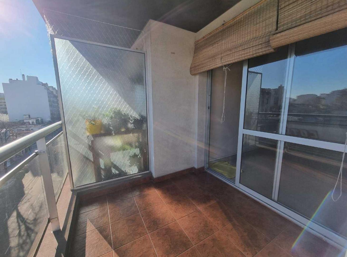 Foto de MONOAMBIENTE CON BALCON AL FRENTE EN FLORES, imagen 1