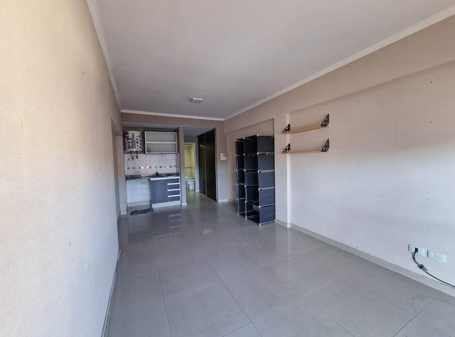 Foto de MONOAMBIENTE CON BALCON AL FRENTE EN FLORES, imagen 3