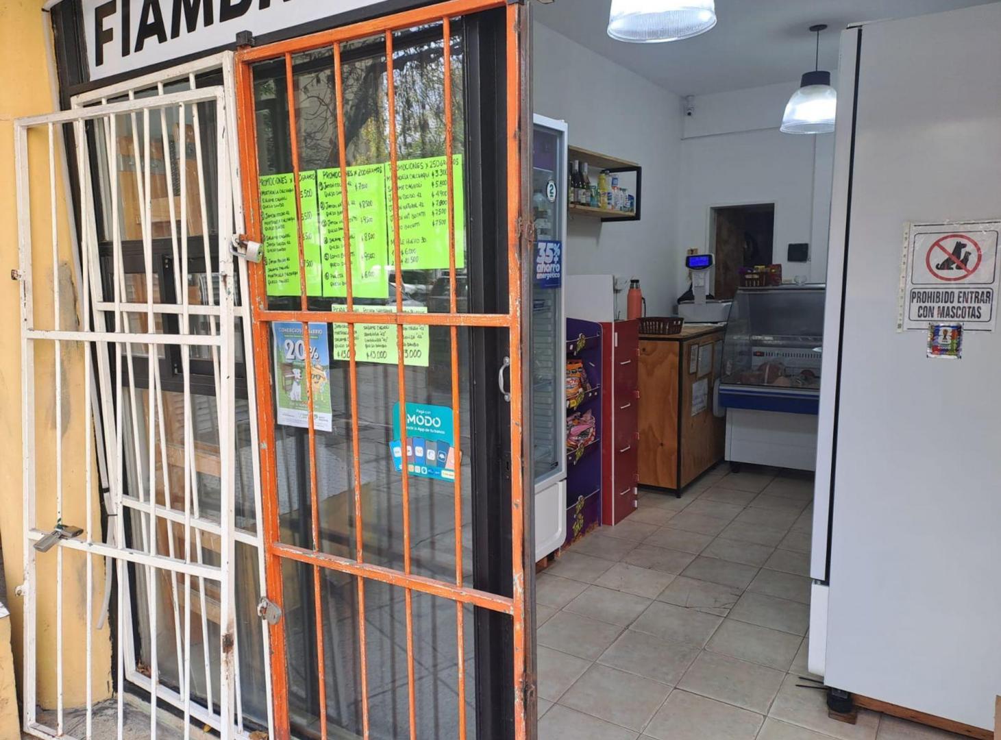 Foto de VENTA LOCAL EN ALMAGRO - BAÑO - OPORTUNIDAD!!, imagen 2