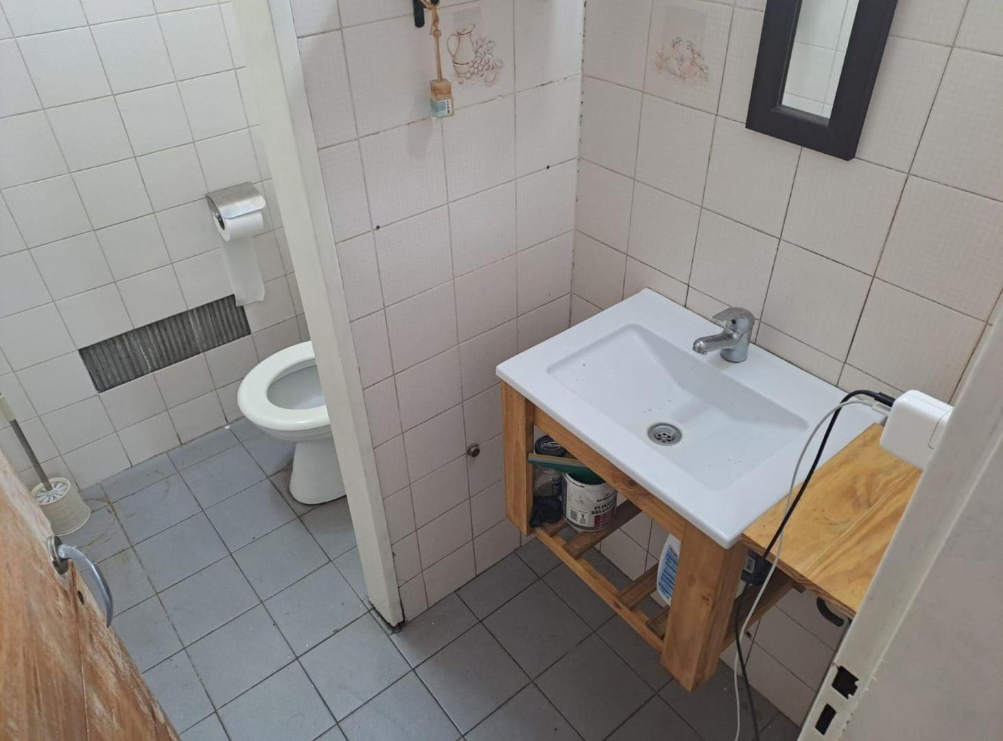Foto de VENTA LOCAL EN ALMAGRO - BAÑO - OPORTUNIDAD!!, imagen 1