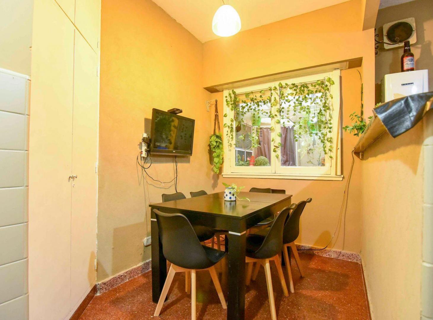 Foto de VENTA DEPARTAMENTO 3 AMBIENTES CON PATIO | FLORES, imagen 1