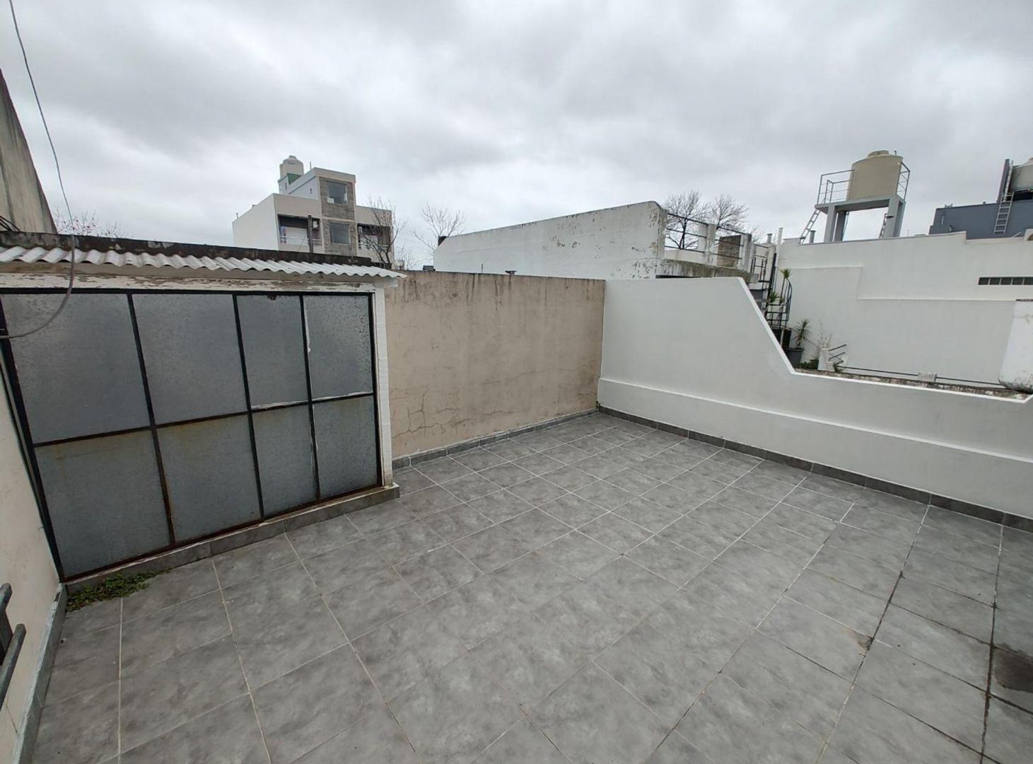 Foto de VENTA PH A NUEVO C/TERRAZA SIN EXP - B° NAON., imagen 1