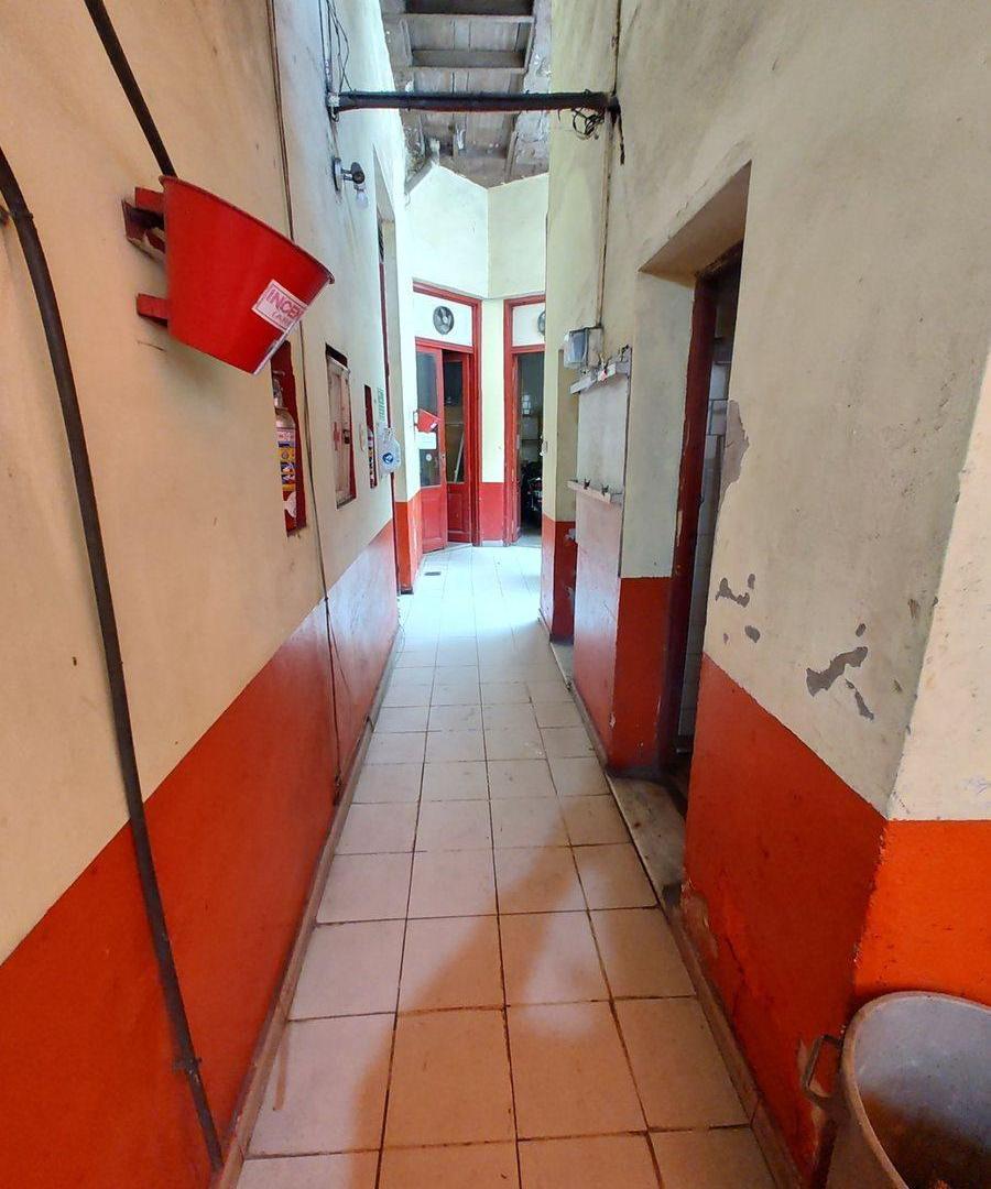 Foto de Deposito c/ vivienda, a reciclar, en venta., imagen 2