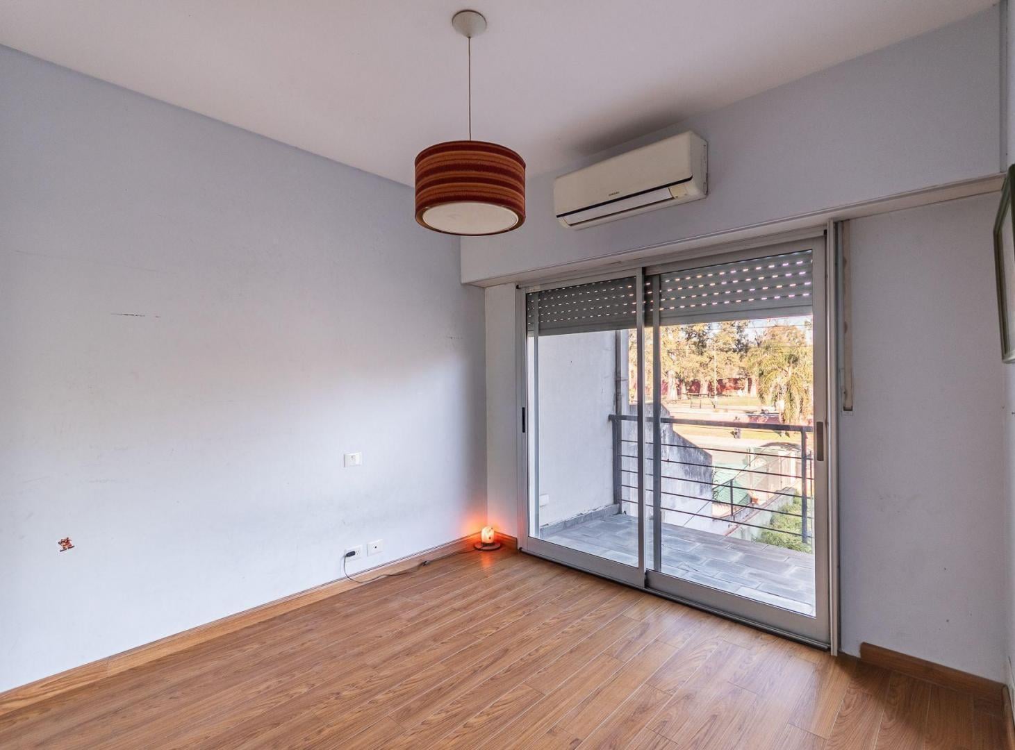 Foto de VENTA CASA 5 AMB C/COCH, REFACCIONADO, SAAVEDRA, imagen 4