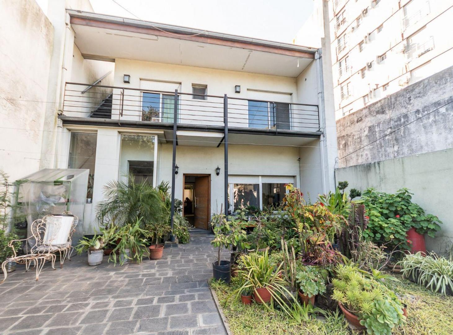 Foto de VENTA CASA 5 AMB C/COCH, REFACCIONADO, SAAVEDRA, imagen 1