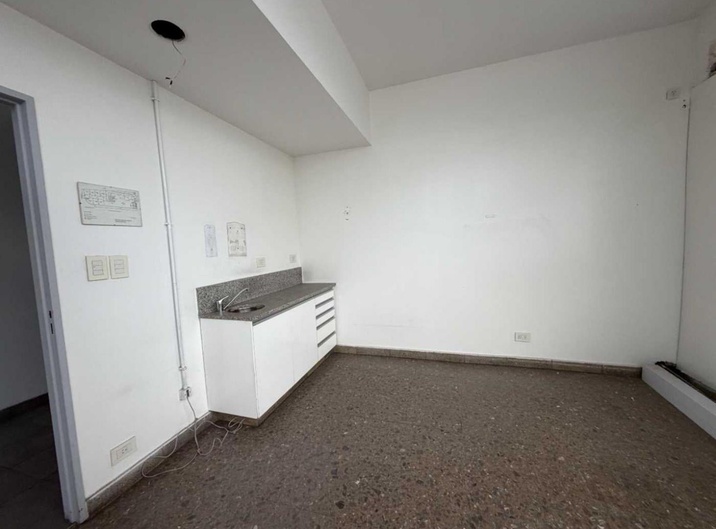 Foto de LOCAL COMERCIAL 300 M² + TERRAZA 300 M², imagen 2