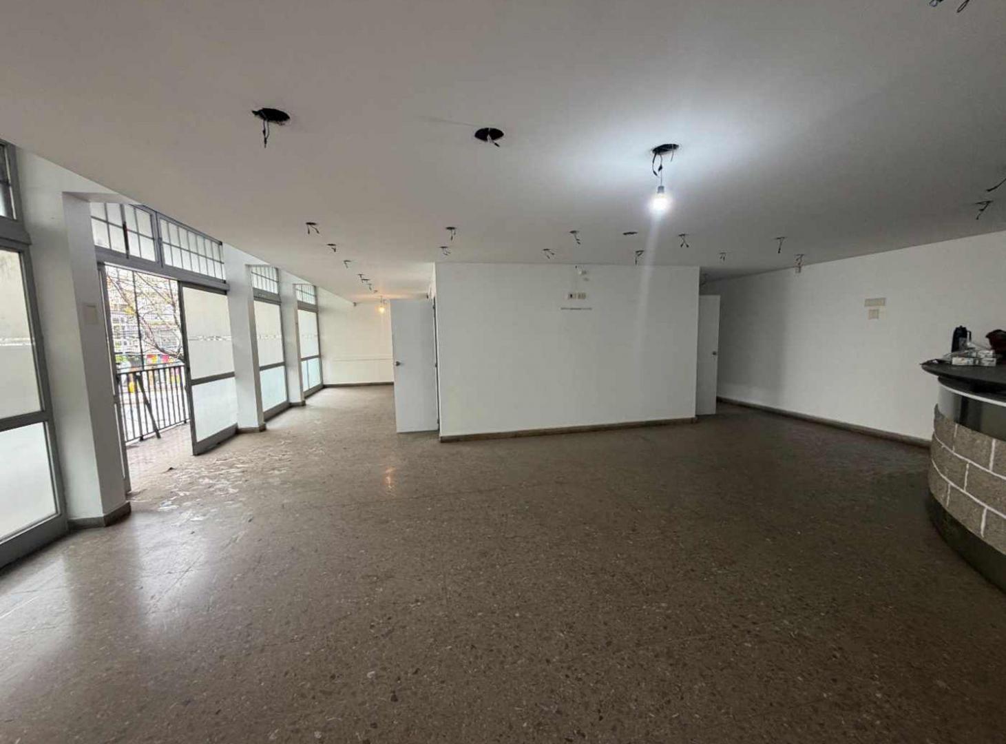 Foto de GALPÓN / PLANTA LIBRE 300 M² + TERRAZA, imagen 1