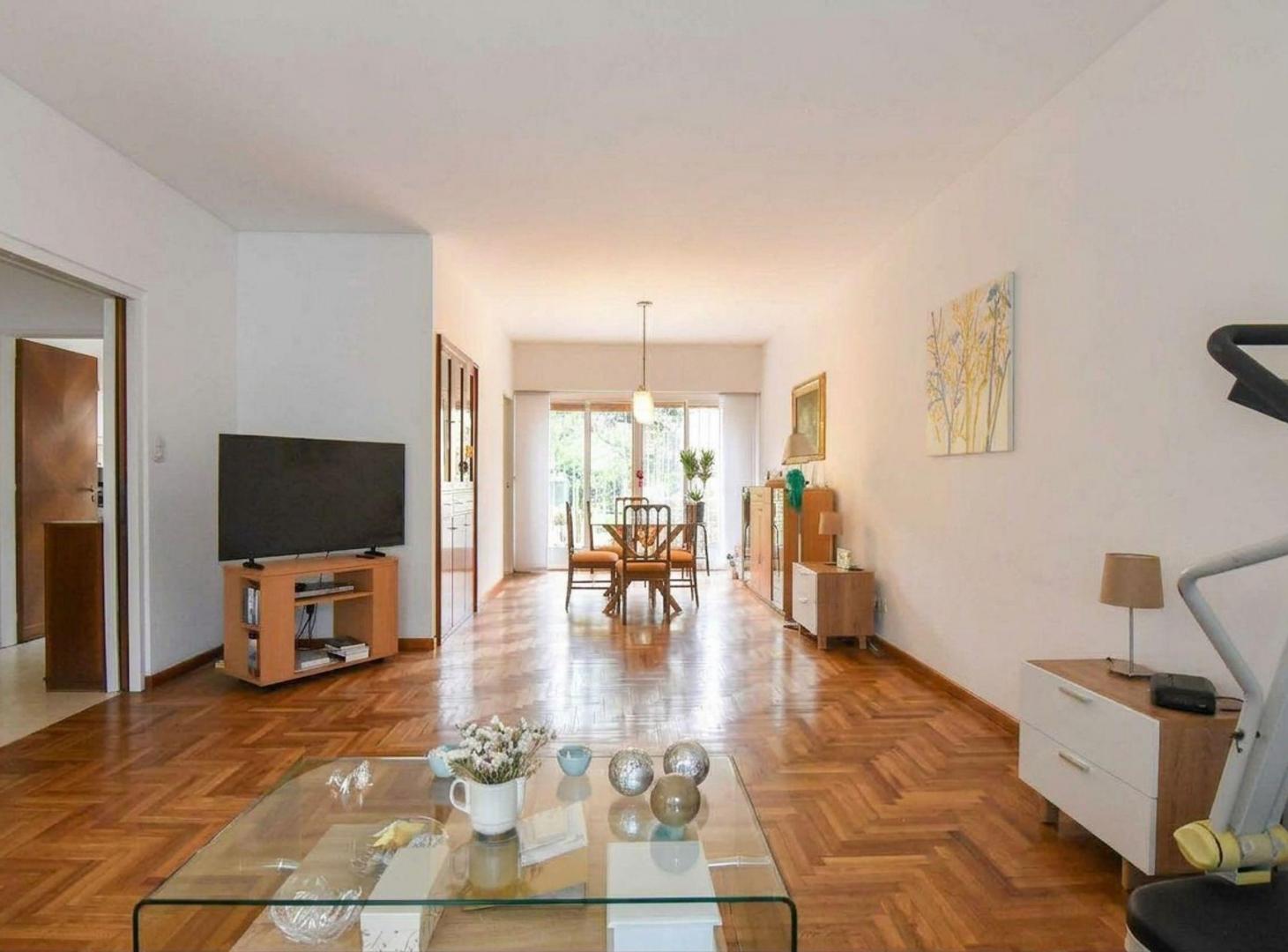 Foto de Venta casa 4 amb con jardín, cochera, en Coghlan, imagen 4