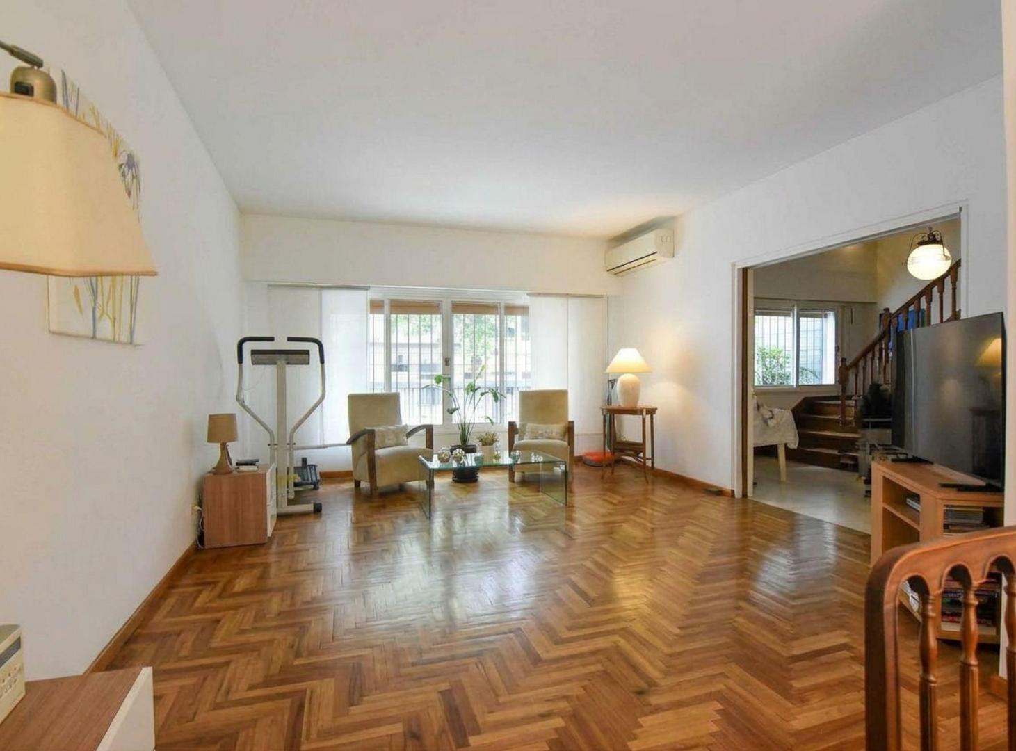 Foto de Venta casa 4 amb con jardín, cochera, en Coghlan, imagen 5