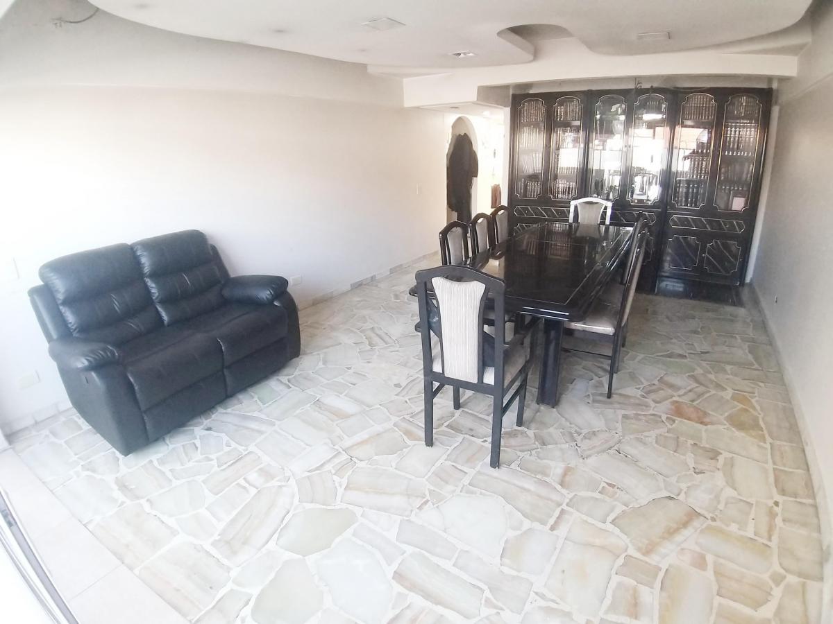 Venta - Piso de 5 Ambientes - 2 Patios - Balcón - Bajas Expensas 5
