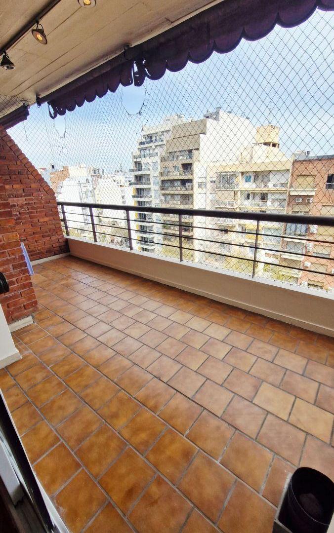 Foto de ALQUILER - DEPARTAMENTO 2 AMBIENTES - BALCON ATERRAZADO - COCHERA, imagen 2