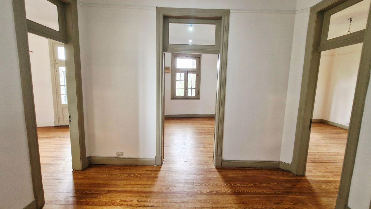 Foto de ALQUILER - DPTO 5 AMBIENTES - SEMI PISO - USO PROFESIONAL - SUBTE A, imagen 1