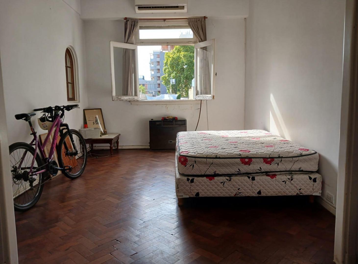 Excelente depto de 3 amb en edificio antiguo en muy buen estado!