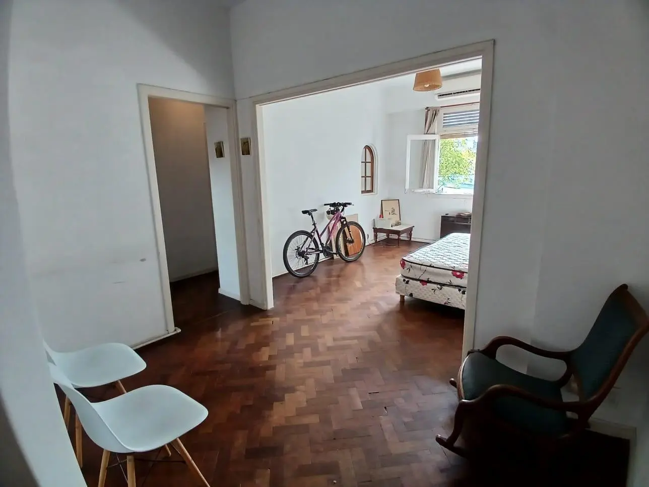 Excelente depto de 3 amb en edificio antiguo en muy buen estado! 2
