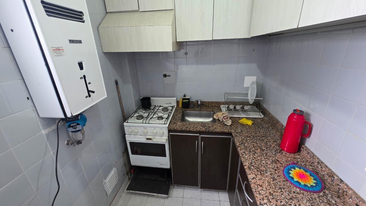 Foto de Monoambiente con baño completo y cocina separada en piso alto con, imagen 4