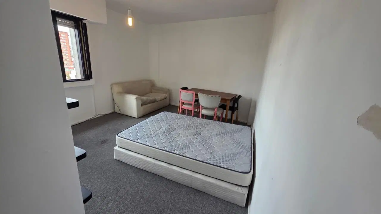 Monoambiente con baño completo y cocina separada en piso alto con hermosa vista! 1
